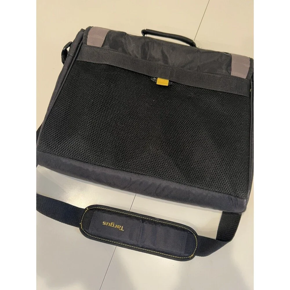 Targus Large Laptop Messenger Bag 17